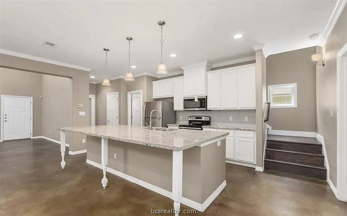 4 bed, 4.5 bath, 2473 sqft, $3,395 — Photo 2