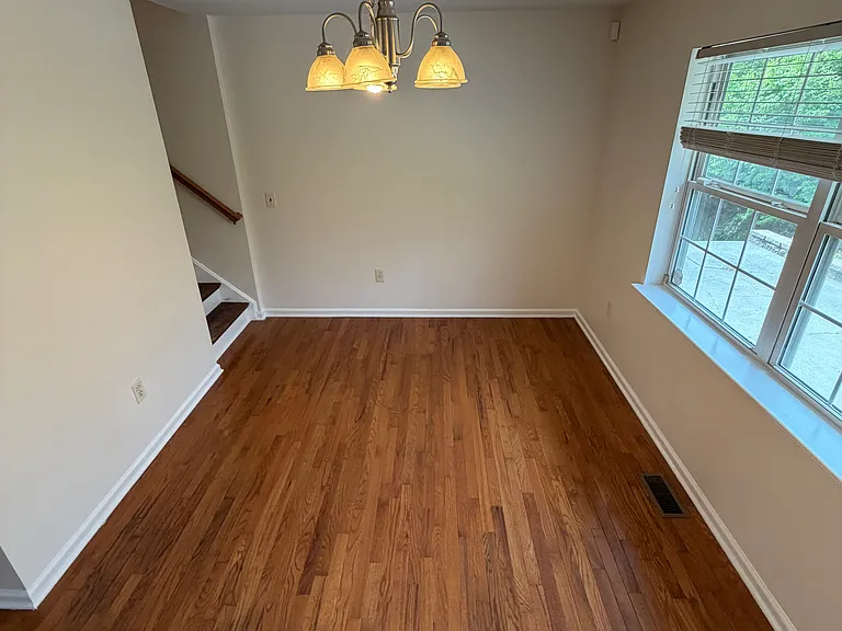 212 Jeffrey Ln — Photo 9