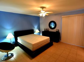 2201 Fountain View Dr