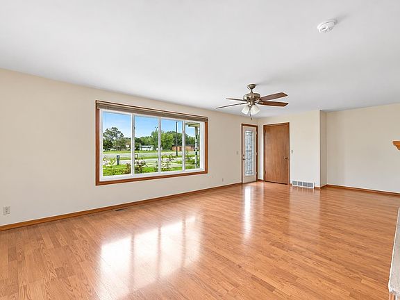 4th image of 127 W Capitol Dr