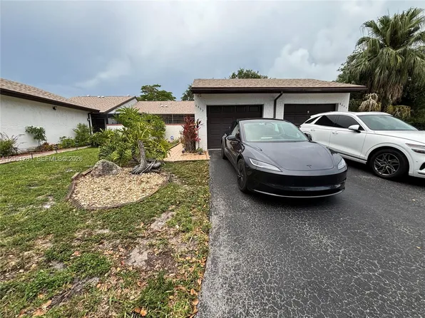 6453 Pinehurst Cir W #B25, Tamarac, FL 33321