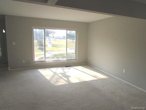 4th image of 29960 City Center Dr