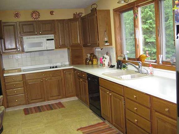 3rd image of 300 Lakeshore Dr