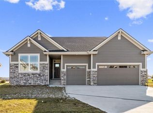800 Gray Ave, Waukee, IA 50263