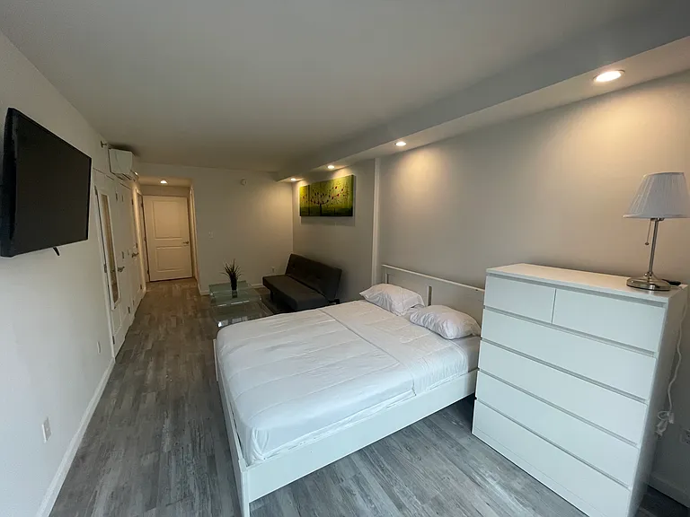 433 W 53rd St #4C — Photo 3