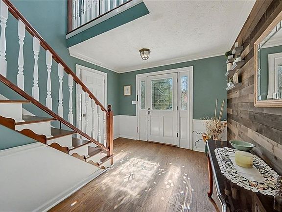 3rd image of 210 Hanarry Dr