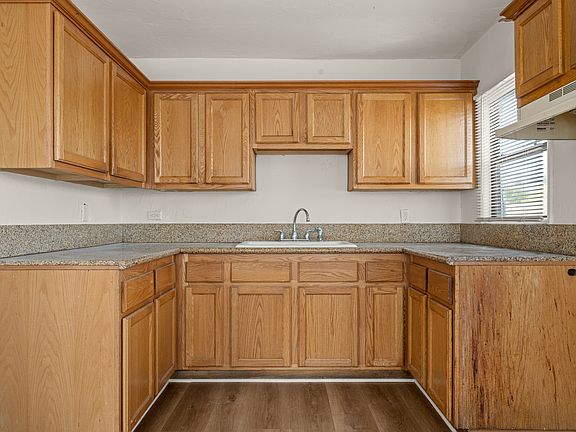 4th image of 5055 Huntington Dr N #C