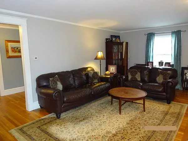 3 bed, 2.5 bath, 2100 sqft, $3,385 — Photo 3