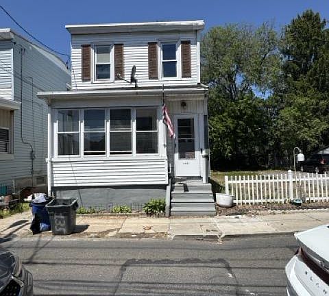 3rd image of 135 Westminster St