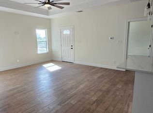 32 Trophy Ln, Poteet, TX 78065