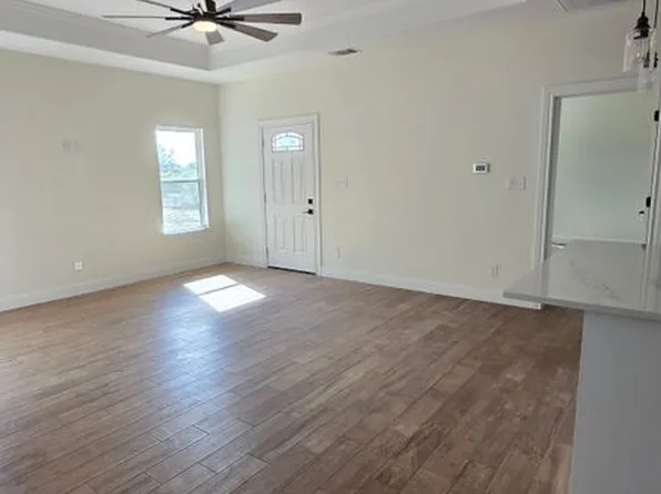 32 Trophy Ln, Poteet, TX 78065