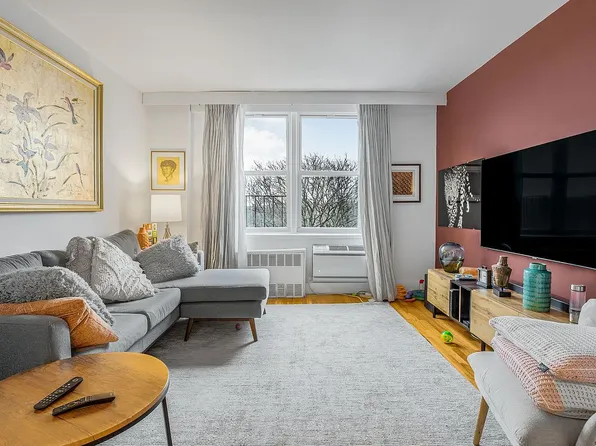 46-01 39th Ave APT 602, Queens, NY 11104