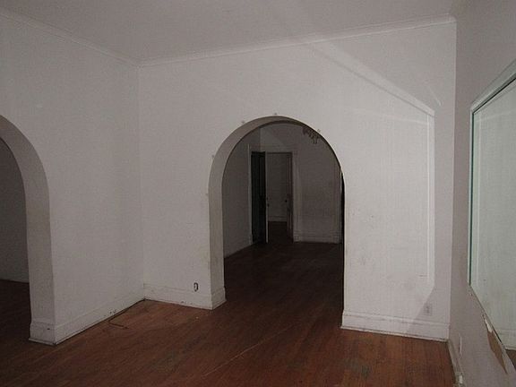 5th image of 4918 W Congress Pkwy