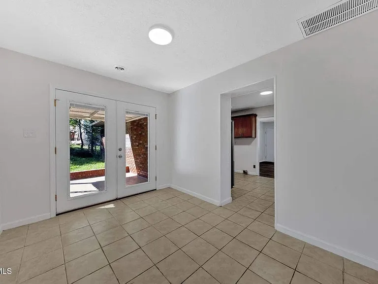 528 Parrish Ln — Photo 19