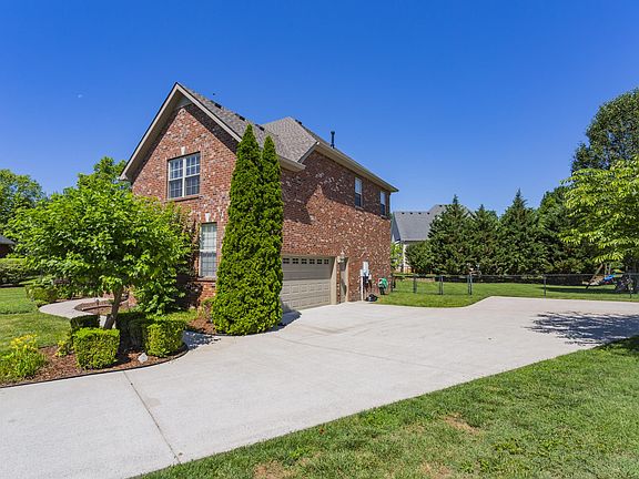 2nd image of 8011 Moet Ct