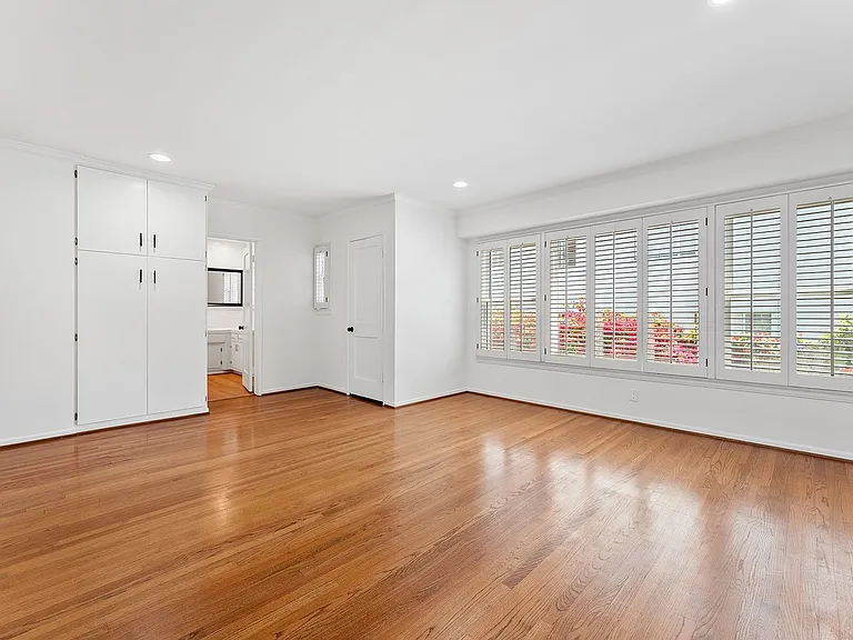 11053 Strathmore Dr — Photo 48