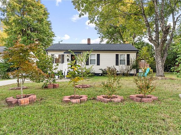 2nd image of 2112 Vale Pl