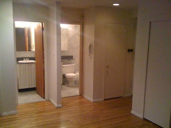 5th image of 130 E 28th St