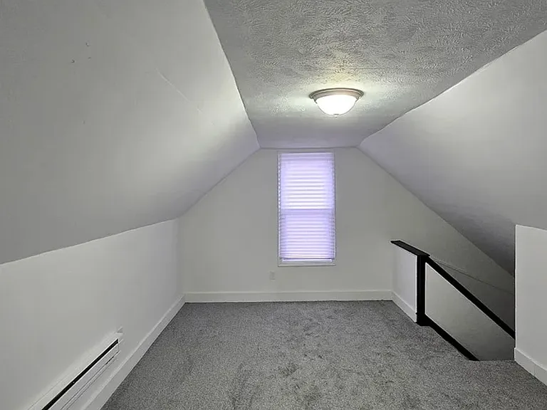 10909 Nelson Ave — Photo 9
