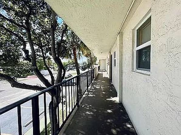220 SW 9th Ave APT 205