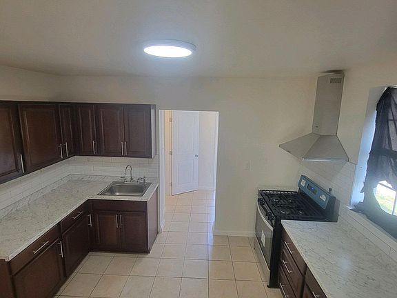 5th image of 2338 New Orleans St