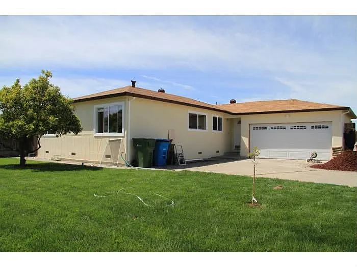 1673 Eisenhower Dr photo 1