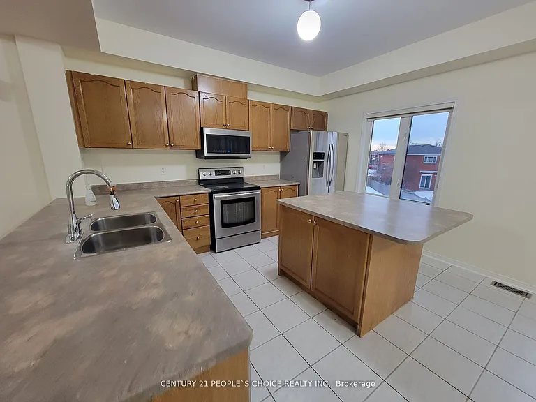 783 Millworks Cres — Photo 8