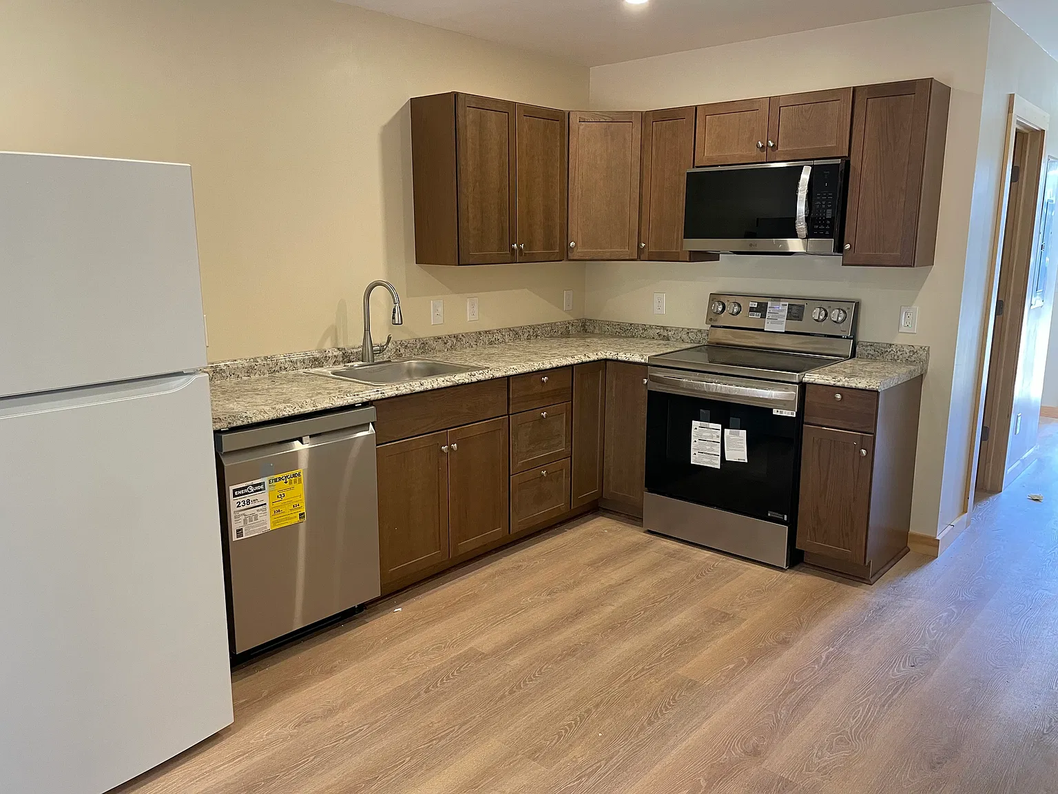 1 bed, 1.5 bath, 1000 sqft, $1,900 — Photo 2