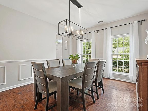 3rd image of 7814 Antique Cir
