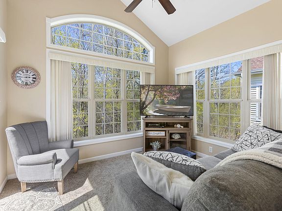 4th image of 838 Elise Ct