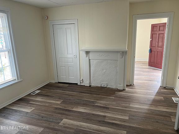 5th image of 225 E Quincy Ave