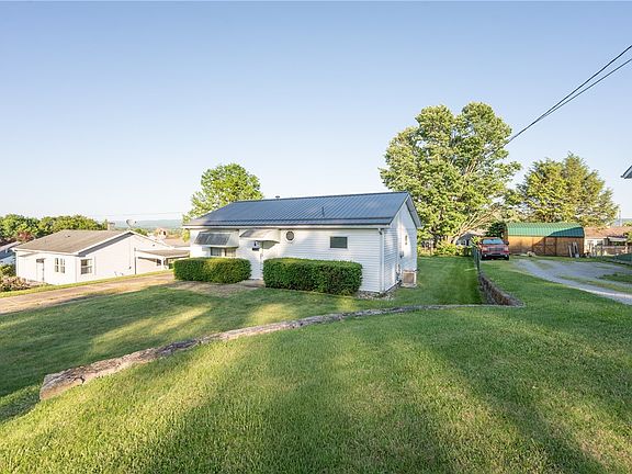 3rd image of 40 Viewmont Dr