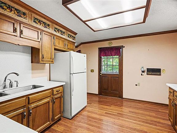 5th image of 100 Springridge Ct