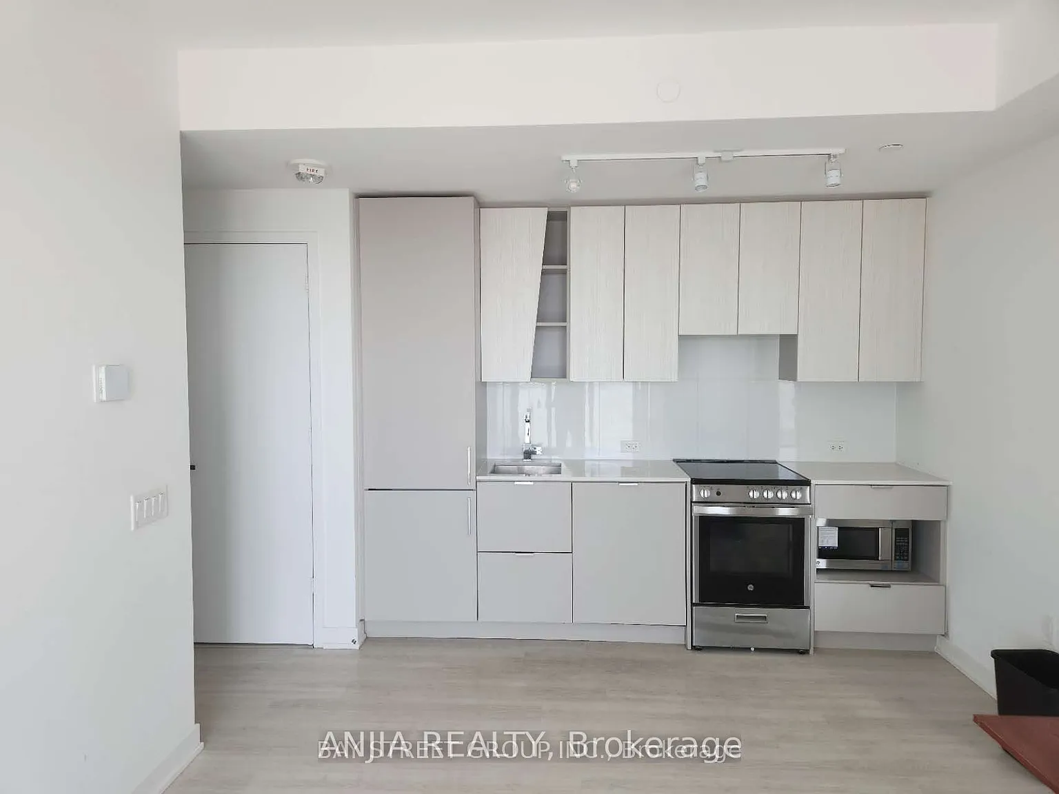 2 bed, $2,500 — Photo 3