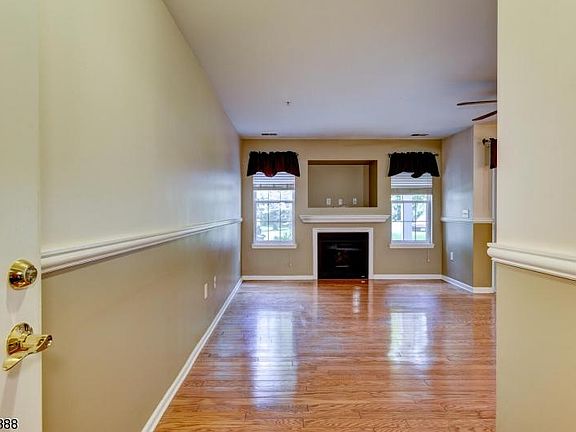 3rd image of 638 Honeybrook Cir