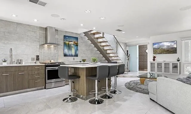 6544 N 7th Ave #8 — Photo 9