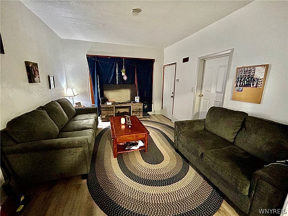 2nd image of 186 Smith St