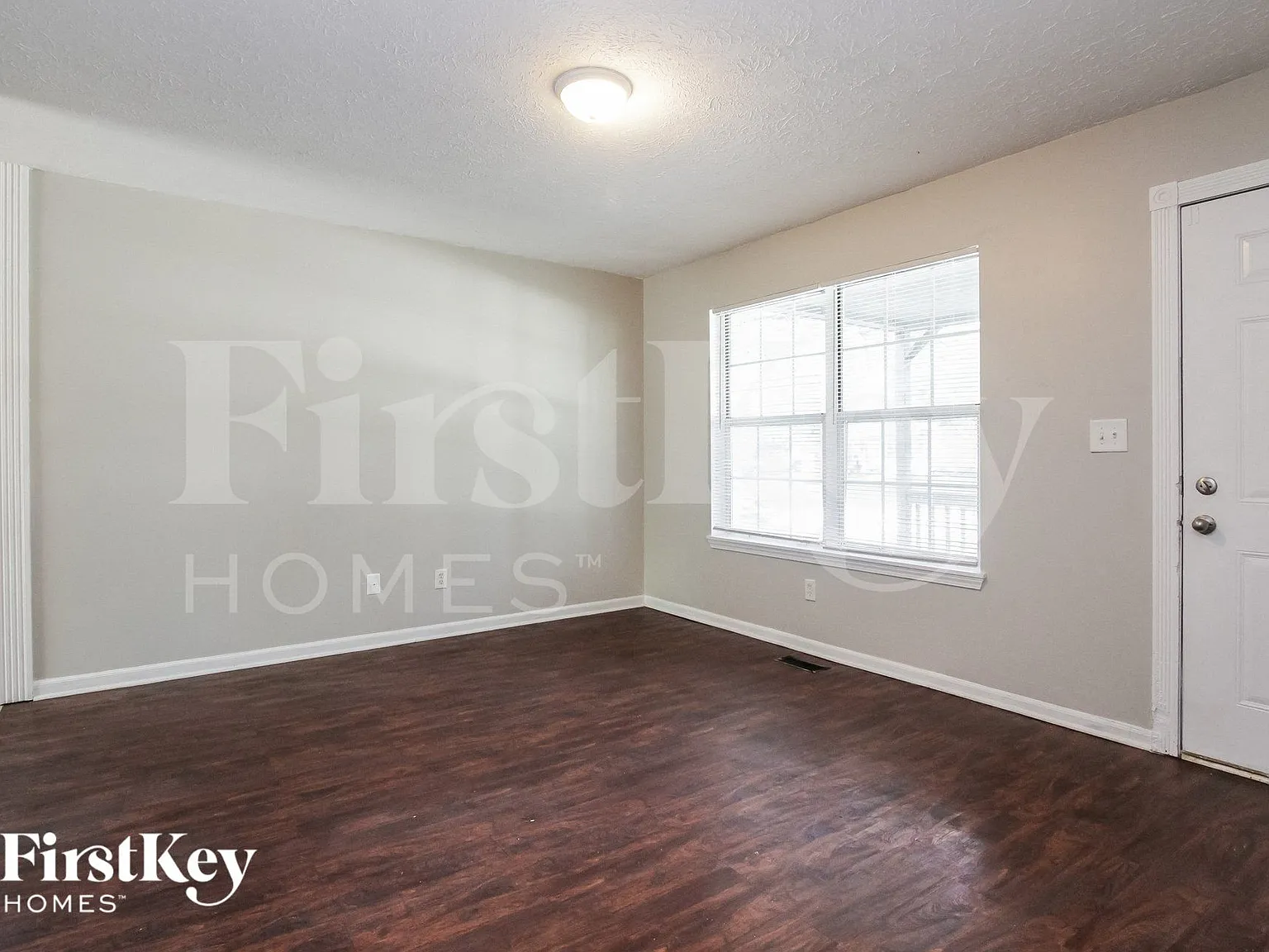 3 bed, 2.0 bath, 982 sqft, $1,725 — Photo 2