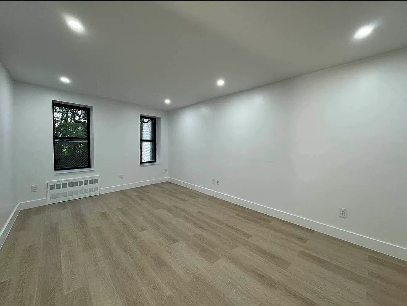 1035 Washington Ave — Photo 4
