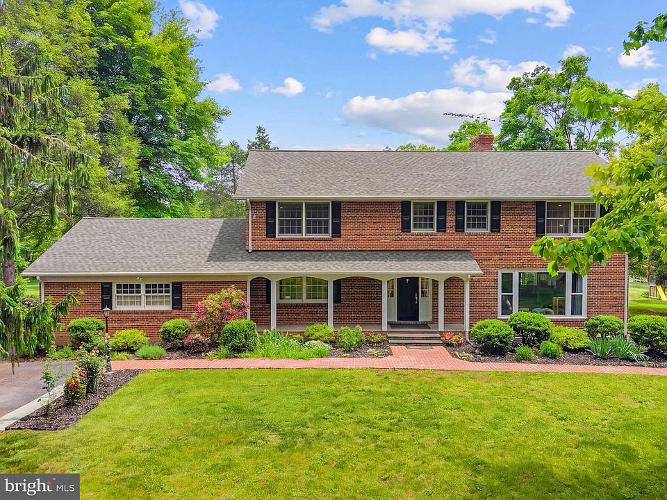 1st image of 19059 Carleton Dr
