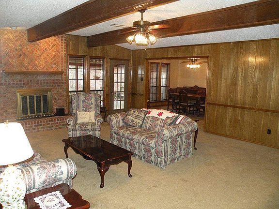 3rd image of 8 Park Central Ln