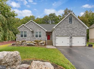 48 Turnberry Ln, Hazle Township, PA 18202