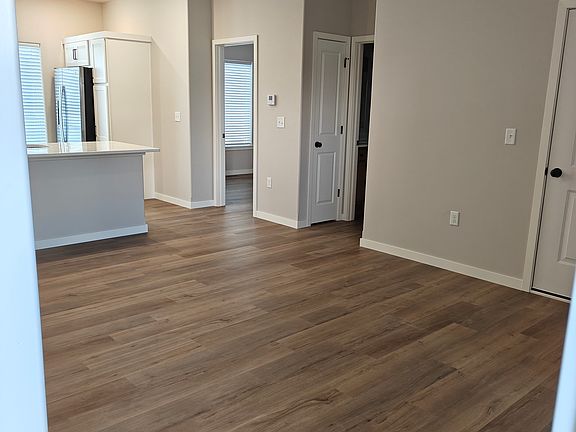 3rd image of 108 Heritage Dr