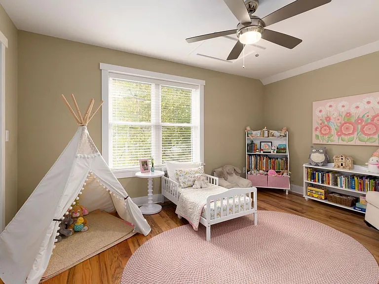 Large Third Bedroom (Kids Room in Photo)