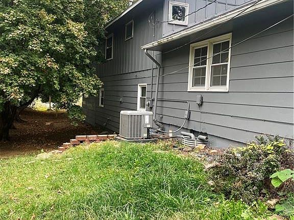 3rd image of 424 N Oak St