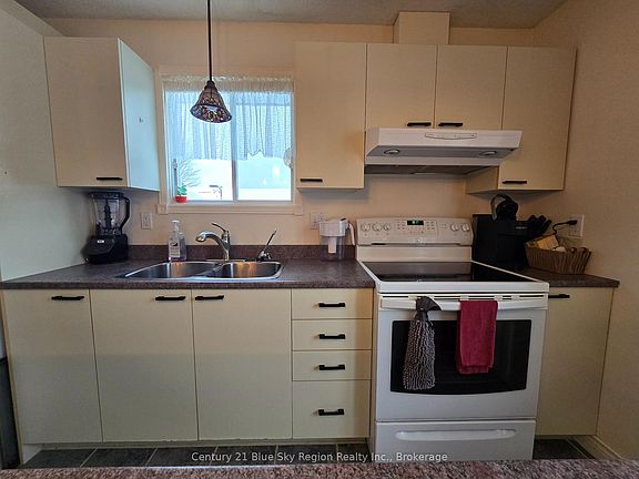 5th image of 441 Mageau St