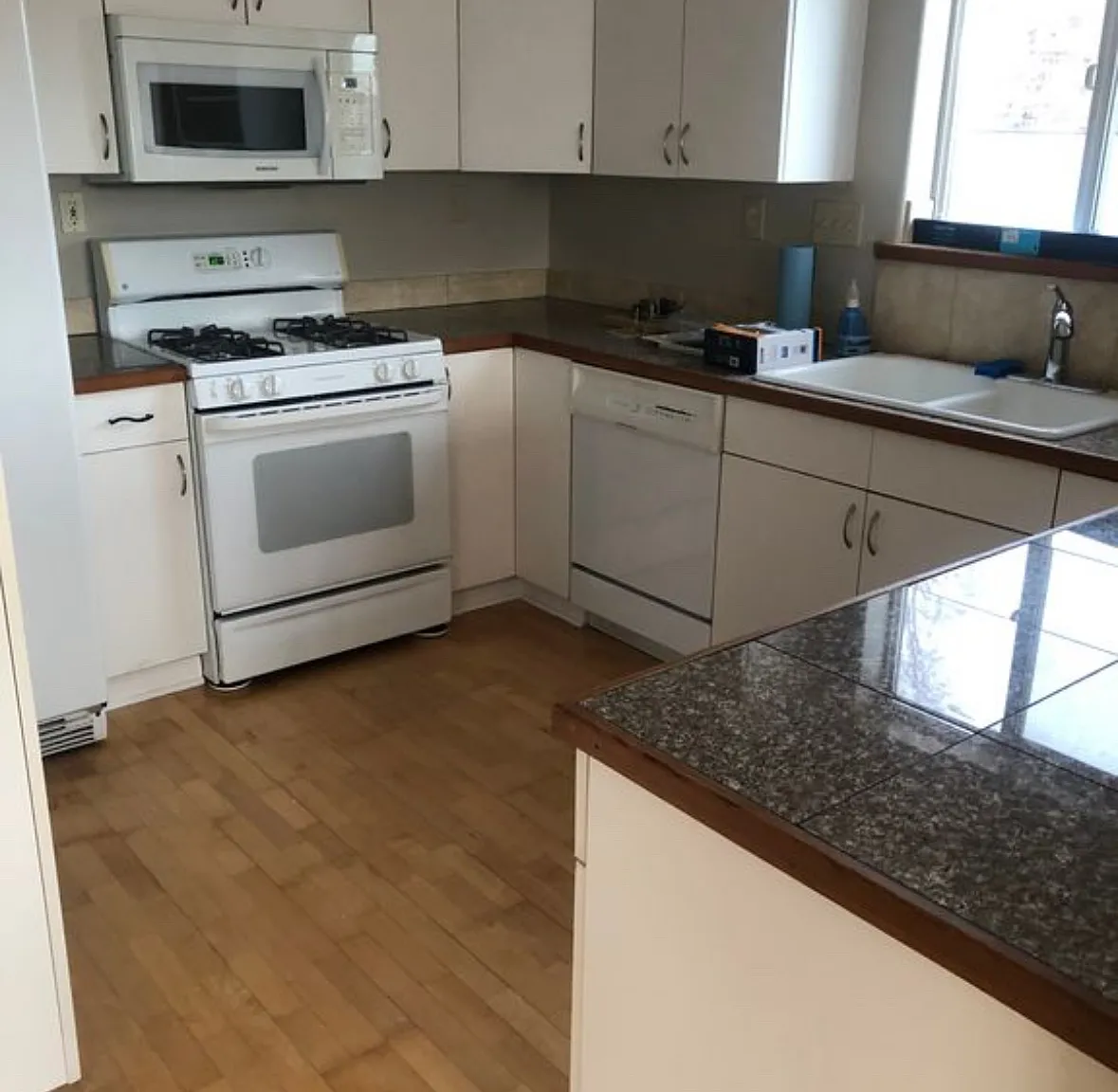 2 bed, 940 sqft, $2,500 — Photo 3