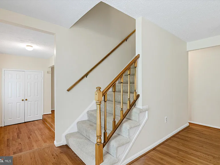 9708 Locust Hill Dr — Photo 23