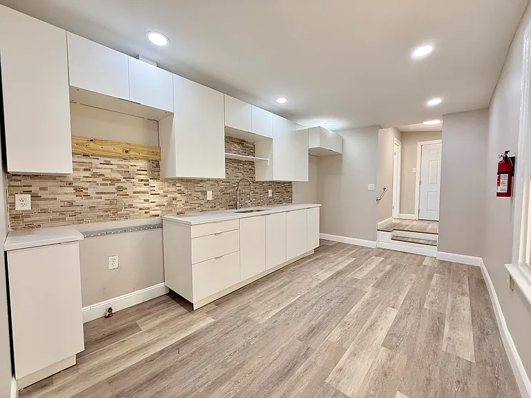248 Greenwich St — Photo 15