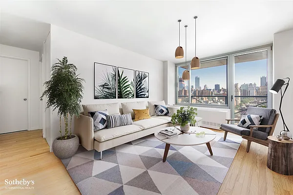 Sold by Sotheby's International Realty | media 18